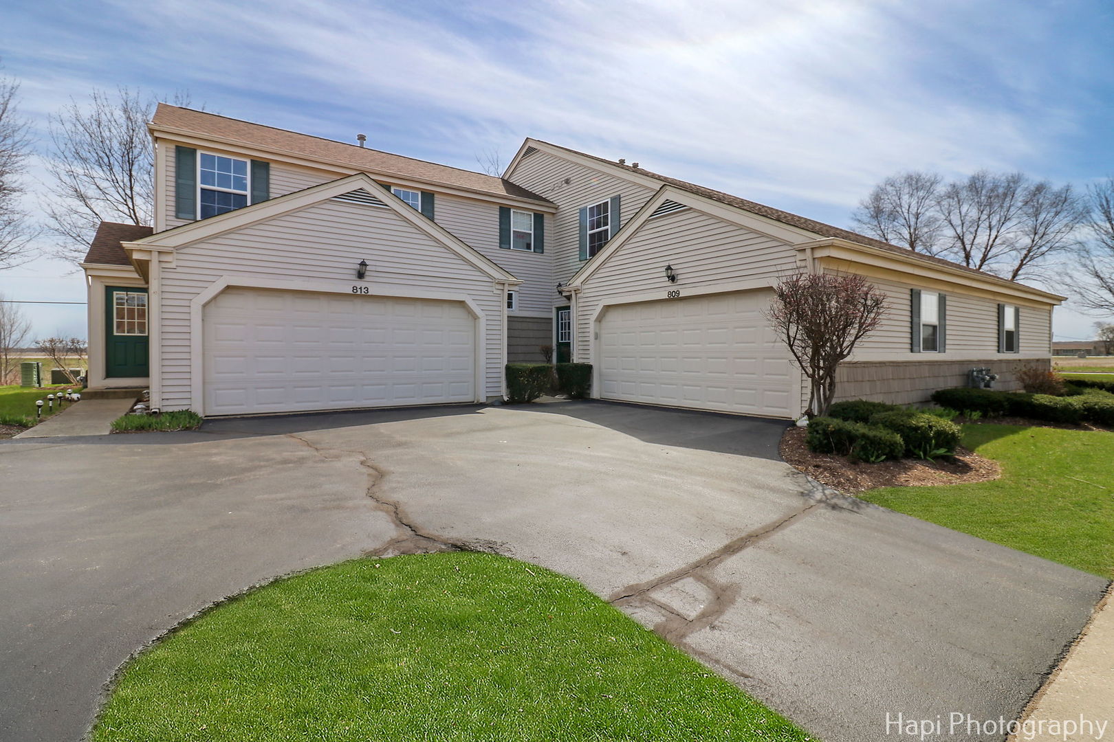 809 Village Circle Property Photo