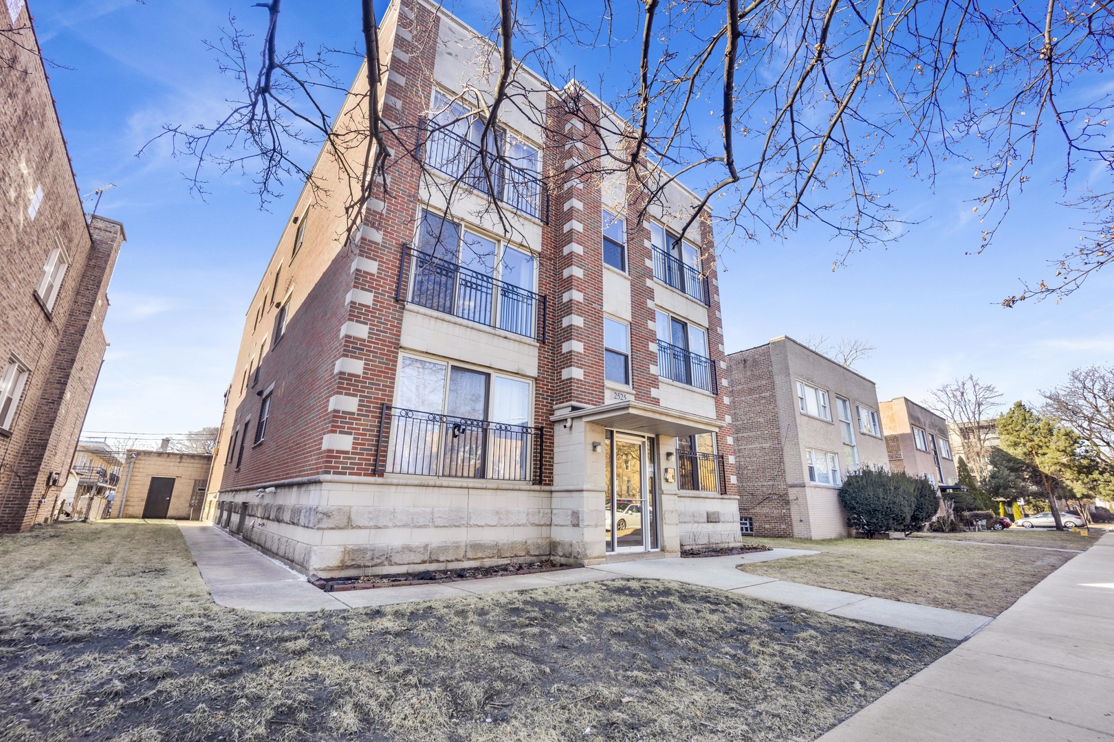 2525 W Farragut Avenue 3e Property Photo