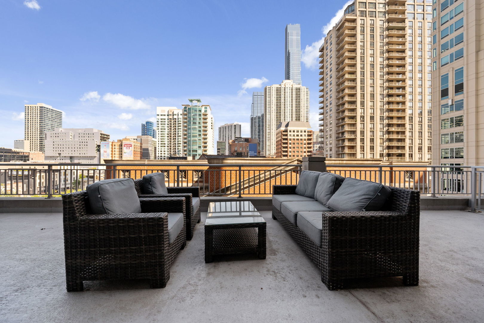 600 N Dearborn Street 1011 Property Photo 24