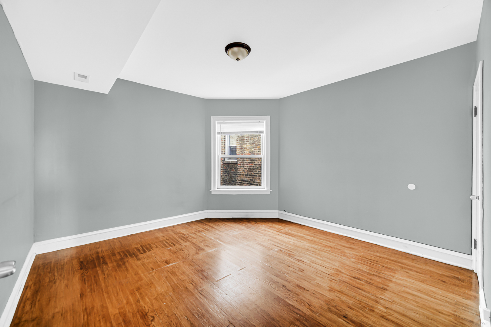 7821 S Winchester Avenue Property Photo 8