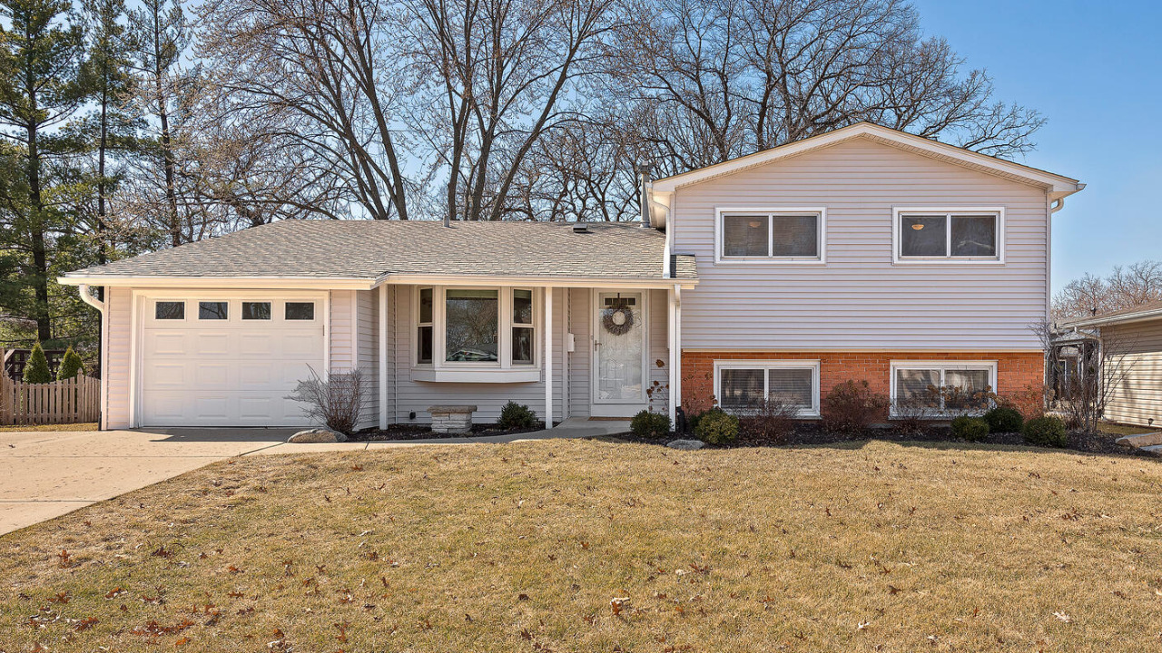104 Hilltop Drive Property Photo 1