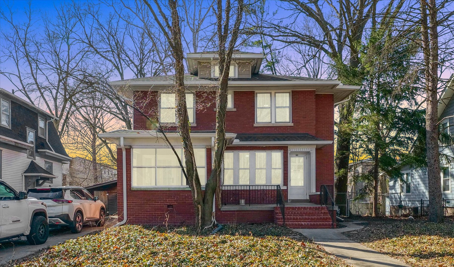 905 S Busey Ave Property Photo