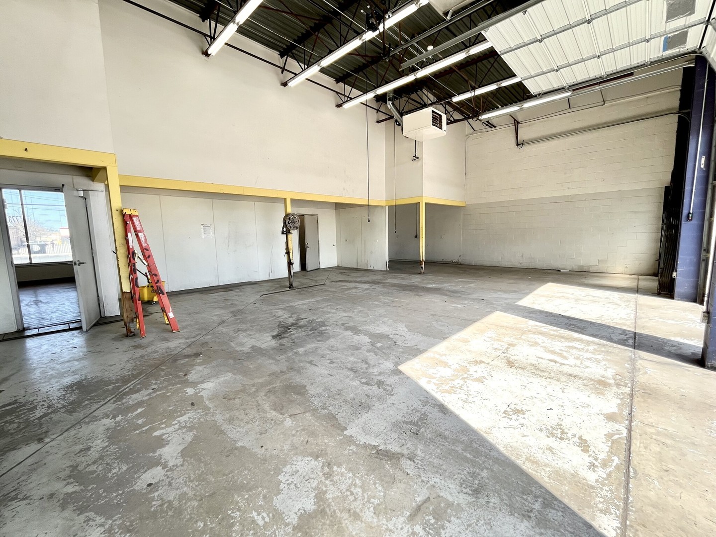 4609-4621 W Belmont Avenue Property Photo 4