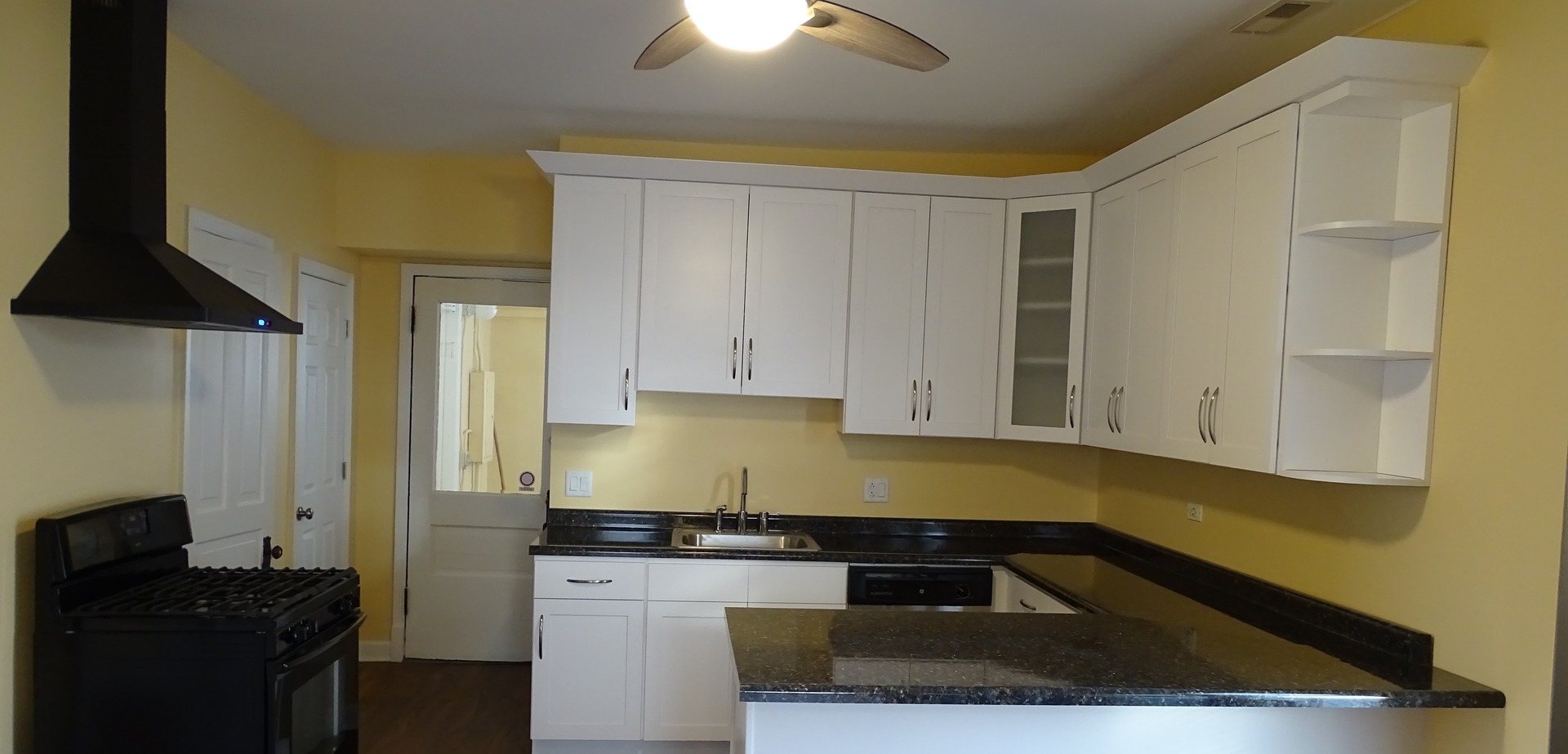 5622 N Mango Avenue Property Photo 7