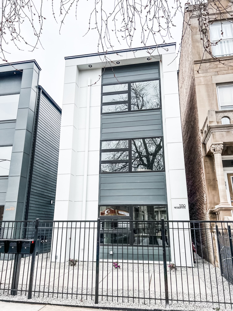 5530 S Michigan Avenue Property Photo 1