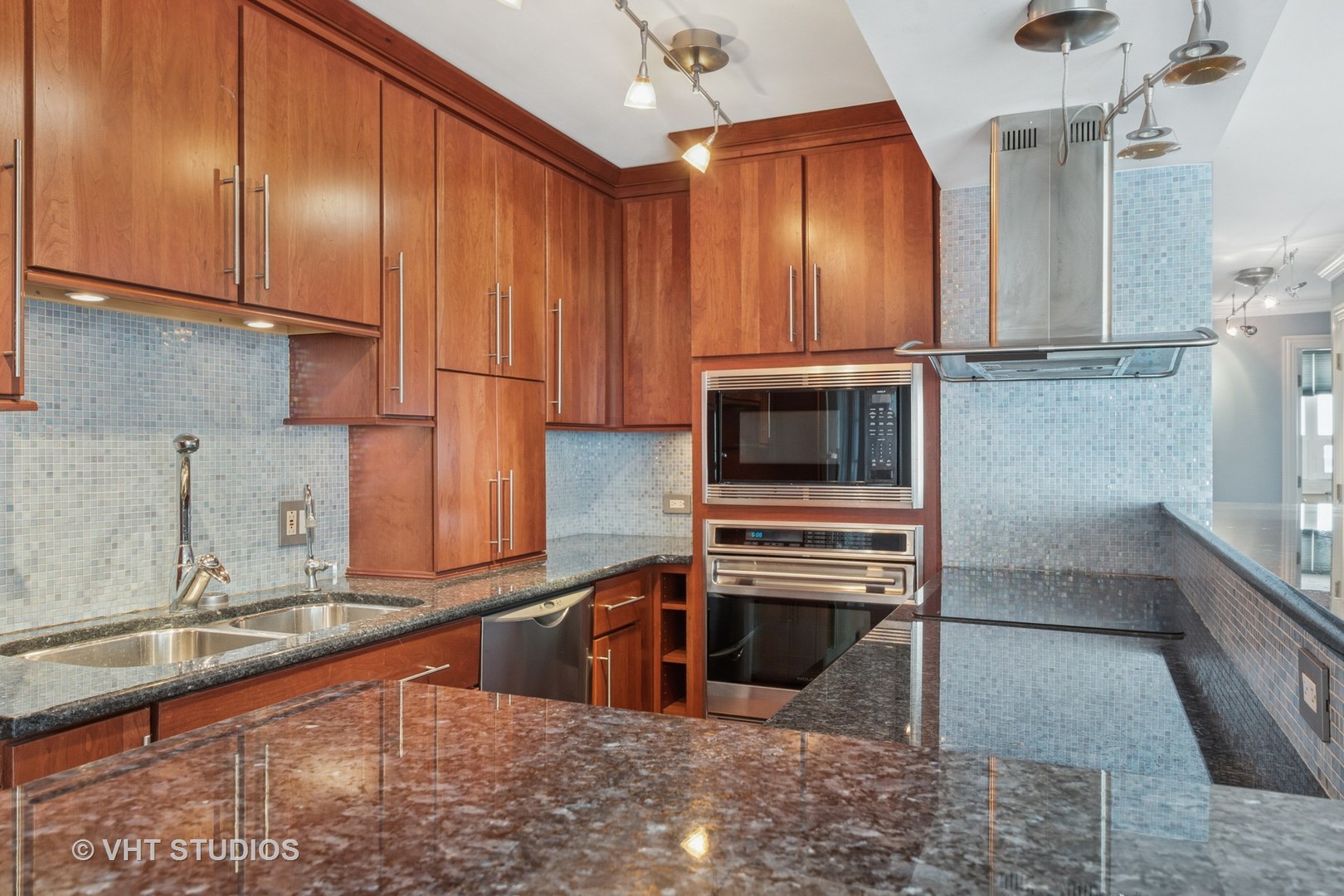 5740 N Sheridan Road 18d Property Photo 7
