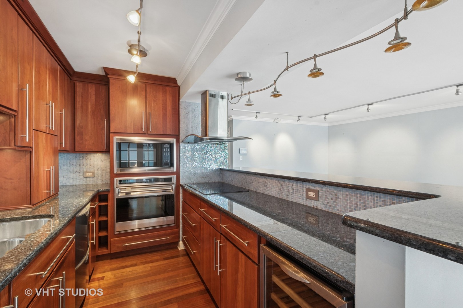 5740 N Sheridan Road 18d Property Photo 8