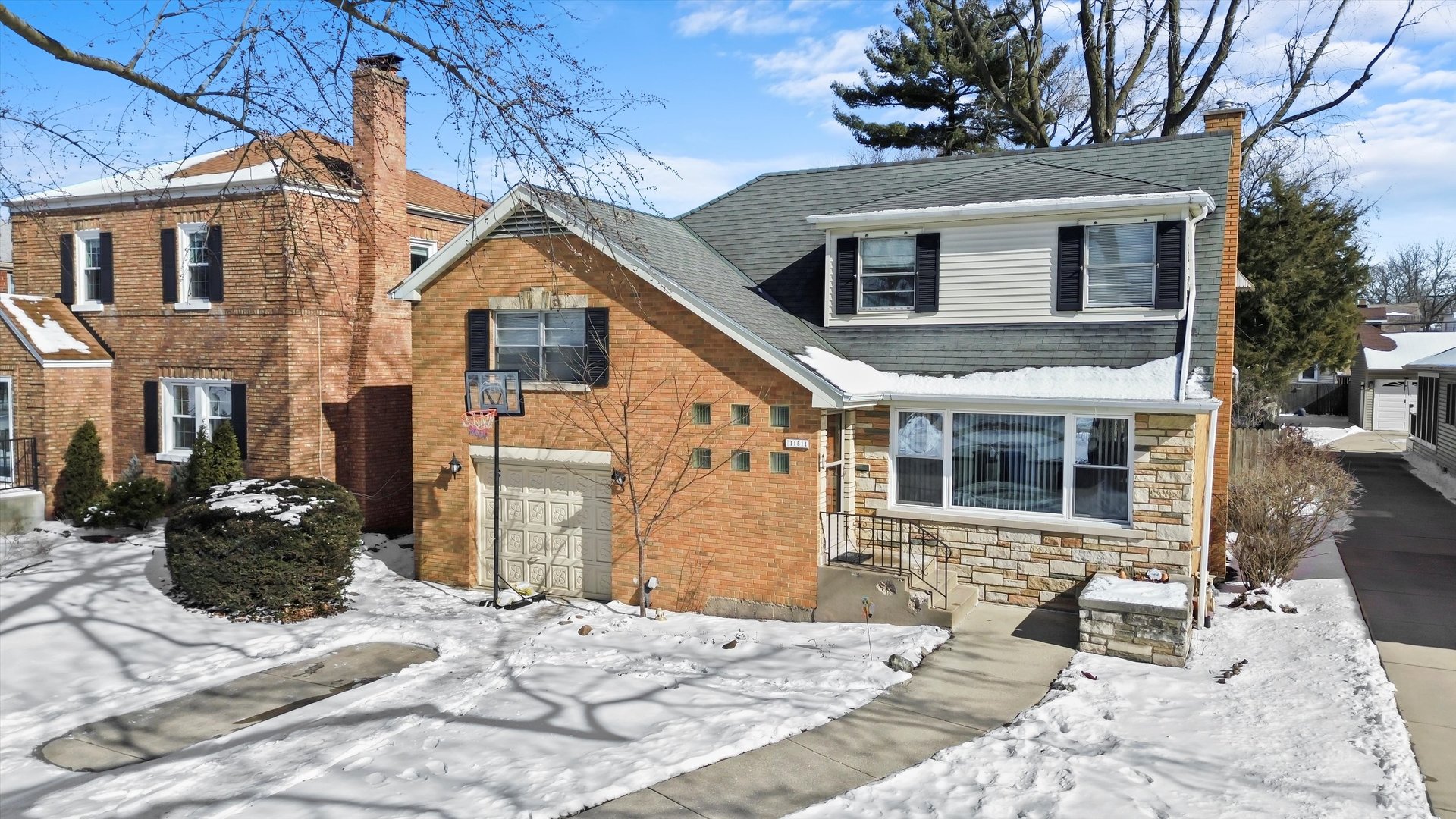 11511 S Oakley Avenue Property Photo 1