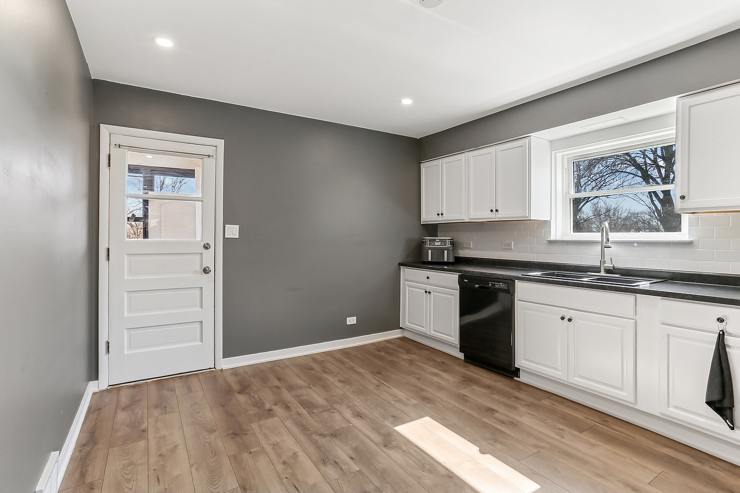 501 N Westmore Avenue Property Photo 4