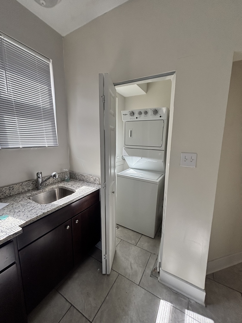 7721 S Phillips Avenue Property Photo 6