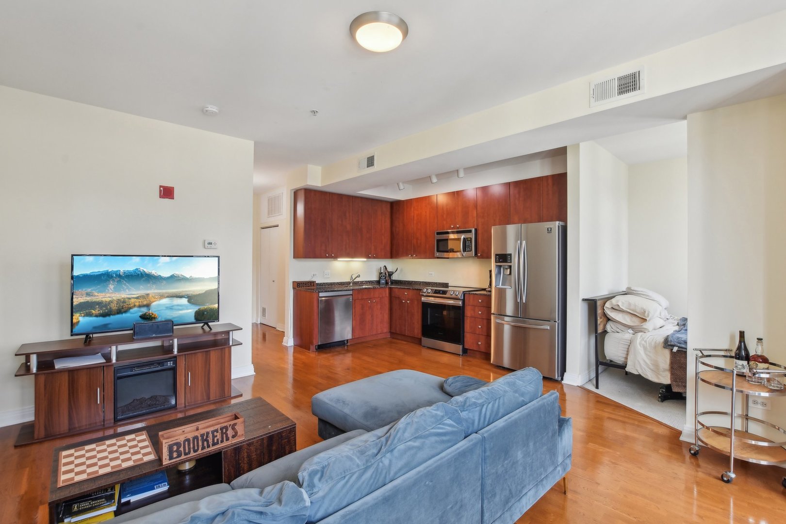 565 W Quincy Street 1711 Property Photo 4