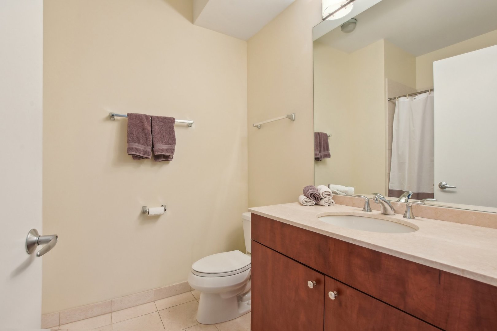 565 W Quincy Street 1711 Property Photo 8
