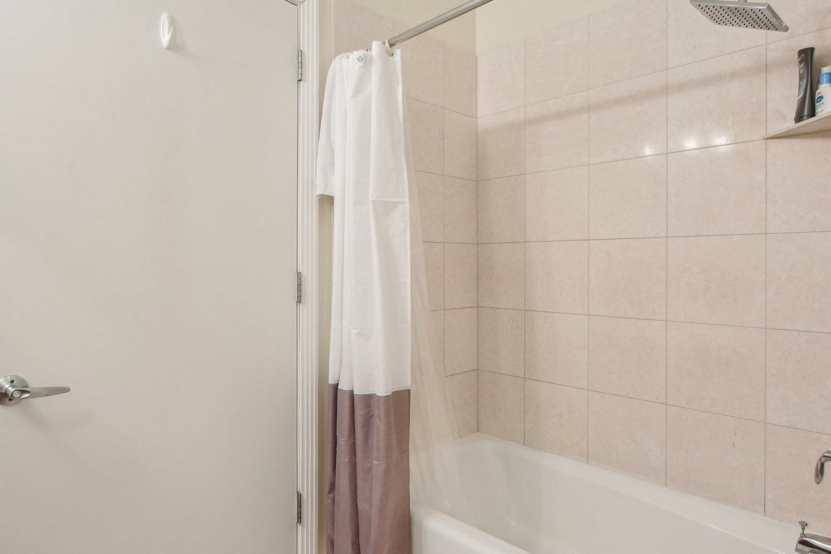 565 W Quincy Street 1711 Property Photo 9