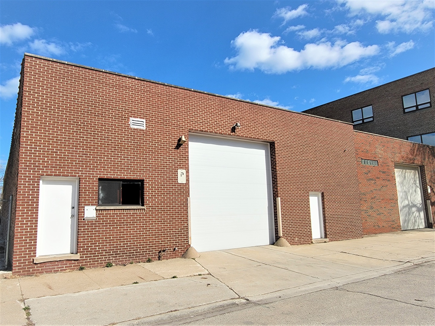 3241 S Shields Avenue Property Photo 1