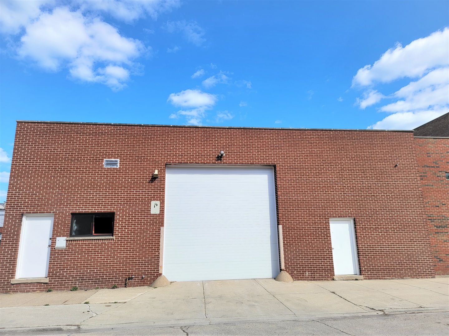 3241 S Shields Avenue Property Photo 2
