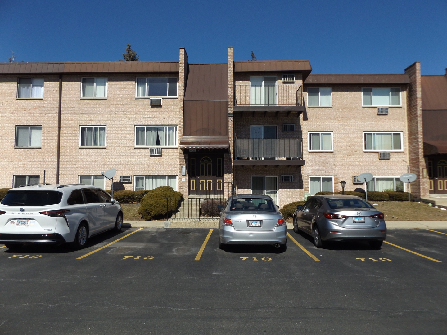 710 W Huntington Commons Road 3a Property Photo
