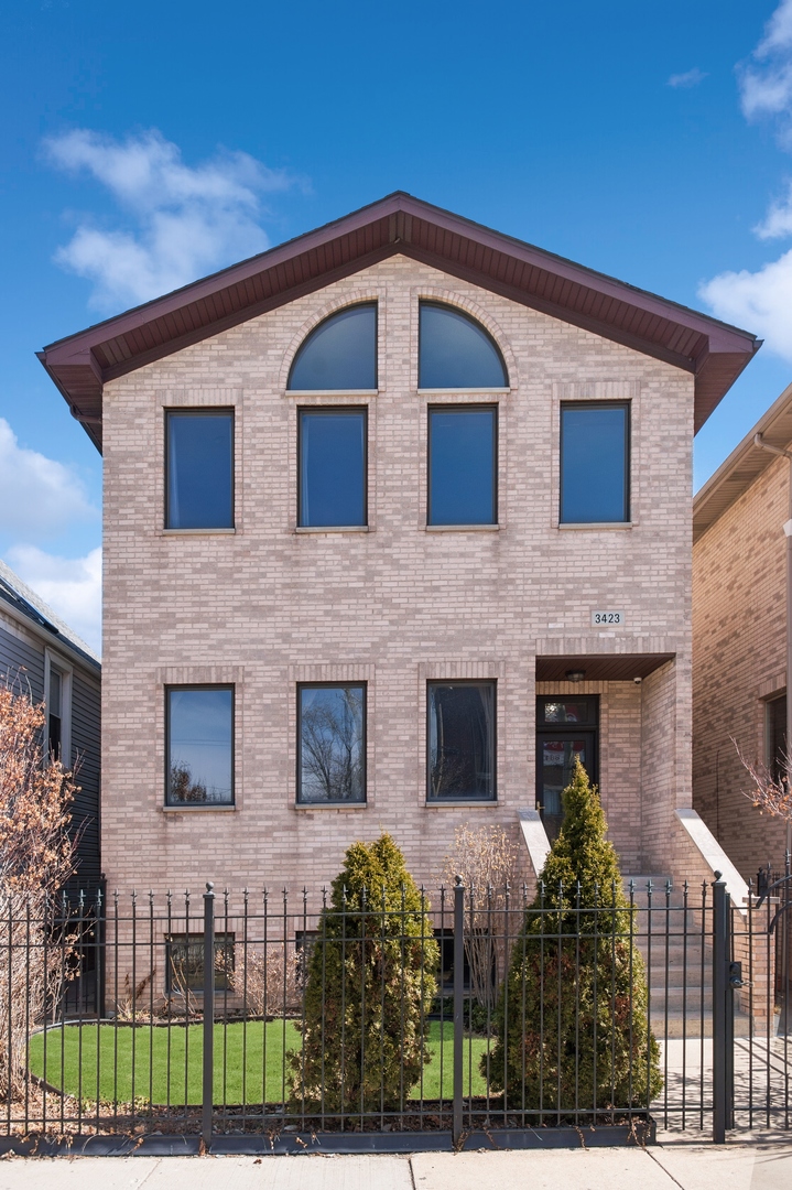 3423 N Kedzie Avenue Property Photo 1