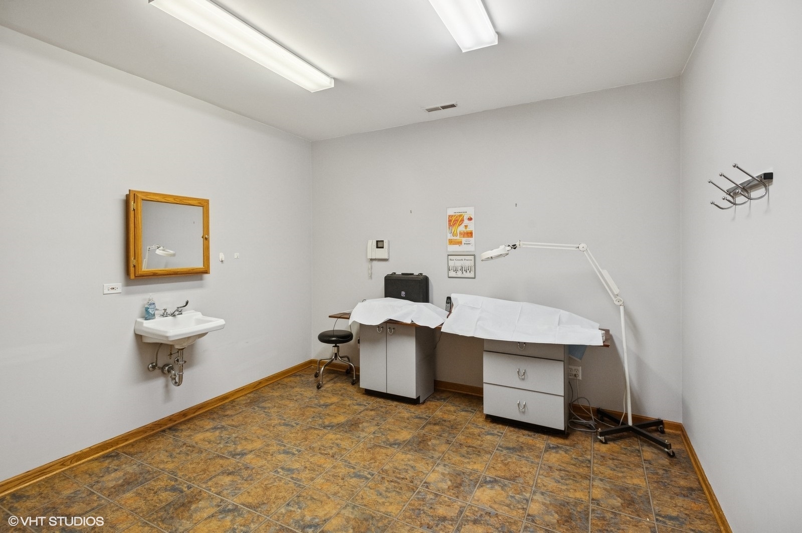 1471 W Irving Park Rd Property Photo 6