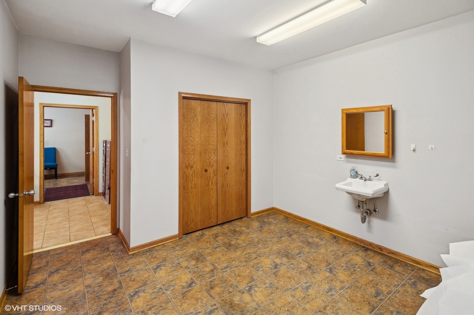 1471 W Irving Park Rd Property Photo 7