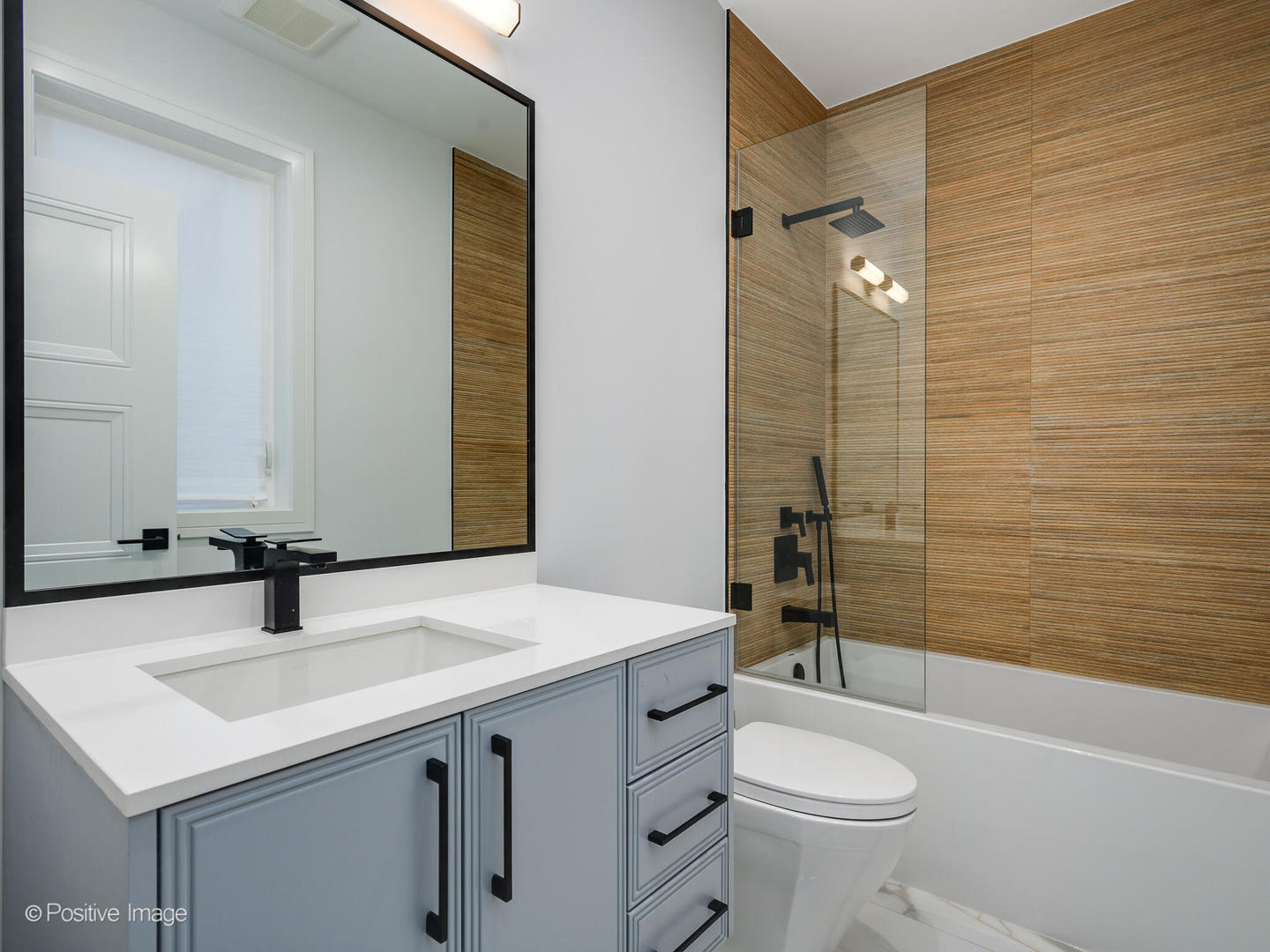 1741 N Rockwell Street Property Photo 19