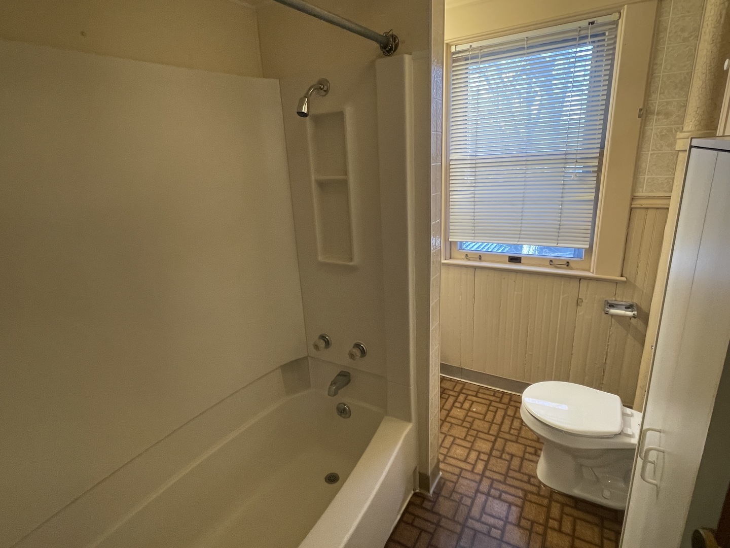 614 W Hill Street Property Photo 23