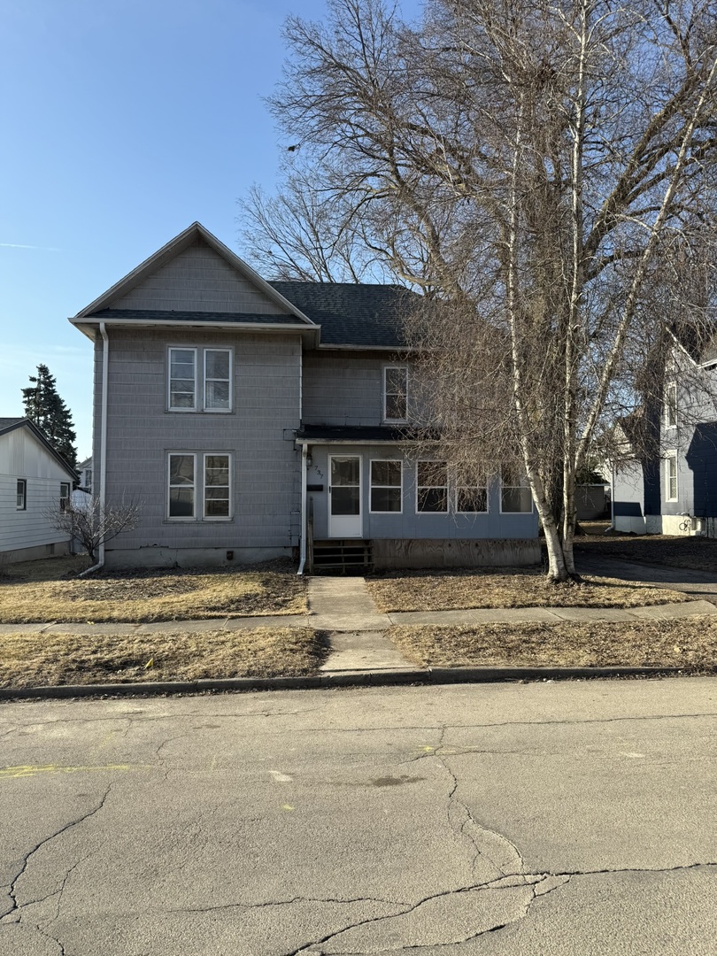 737 W Pleasant Street Property Photo