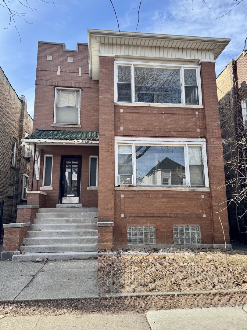 7116 S King Drive Property Photo 1