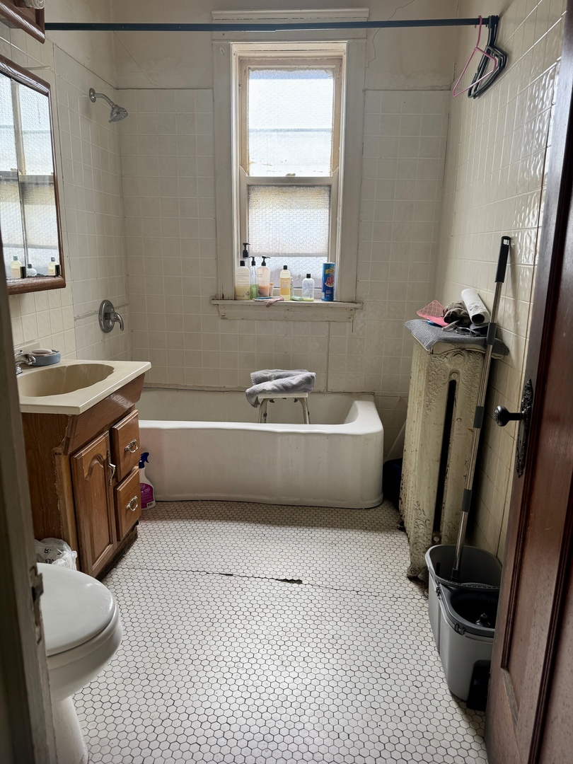 7116 S King Drive Property Photo 9
