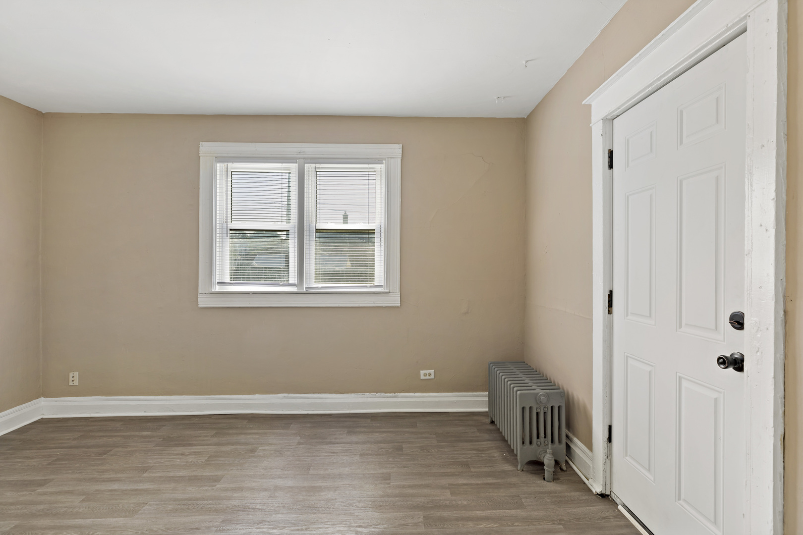 161 E 25th Street Property Photo 4