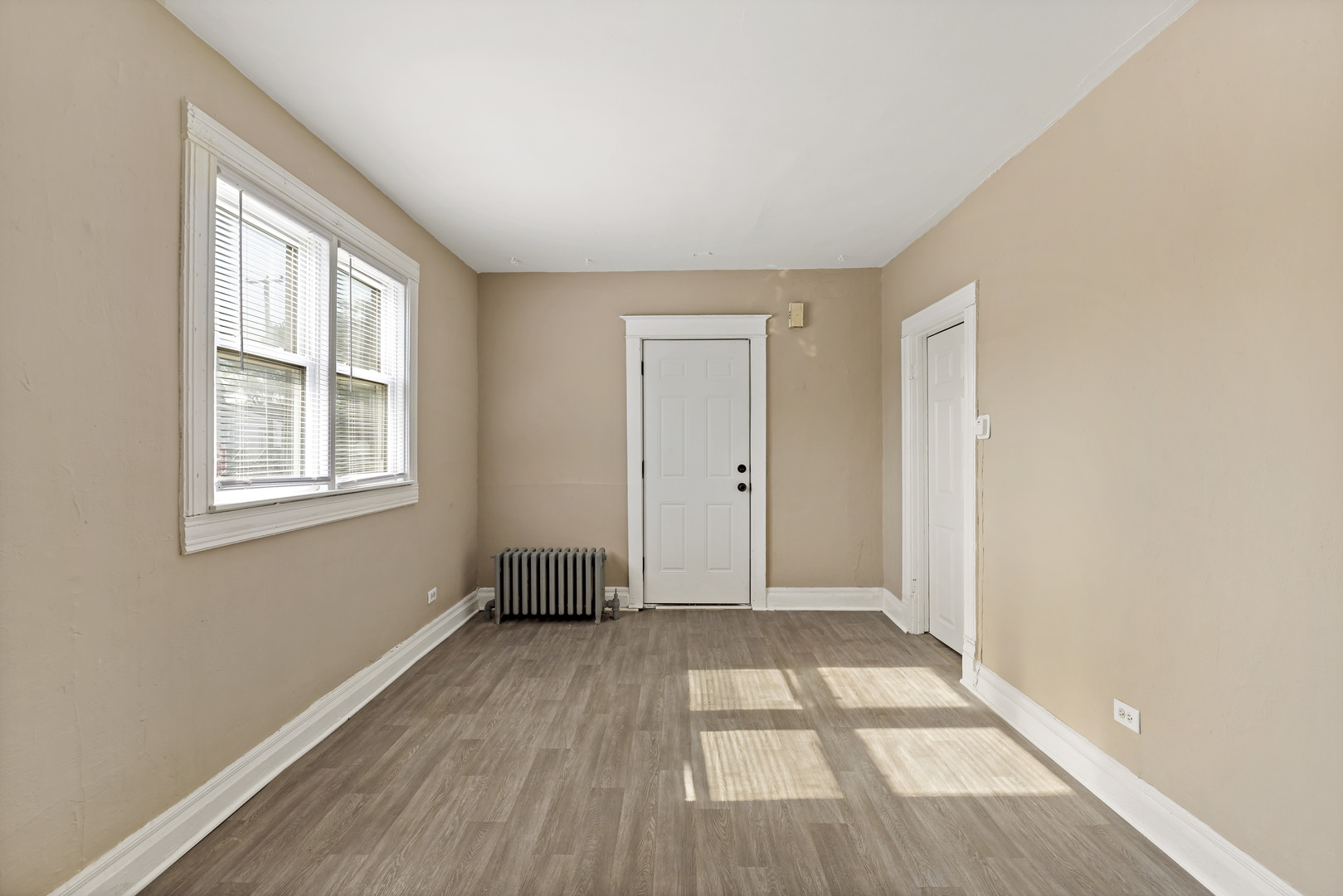 161 E 25th Street Property Photo 5