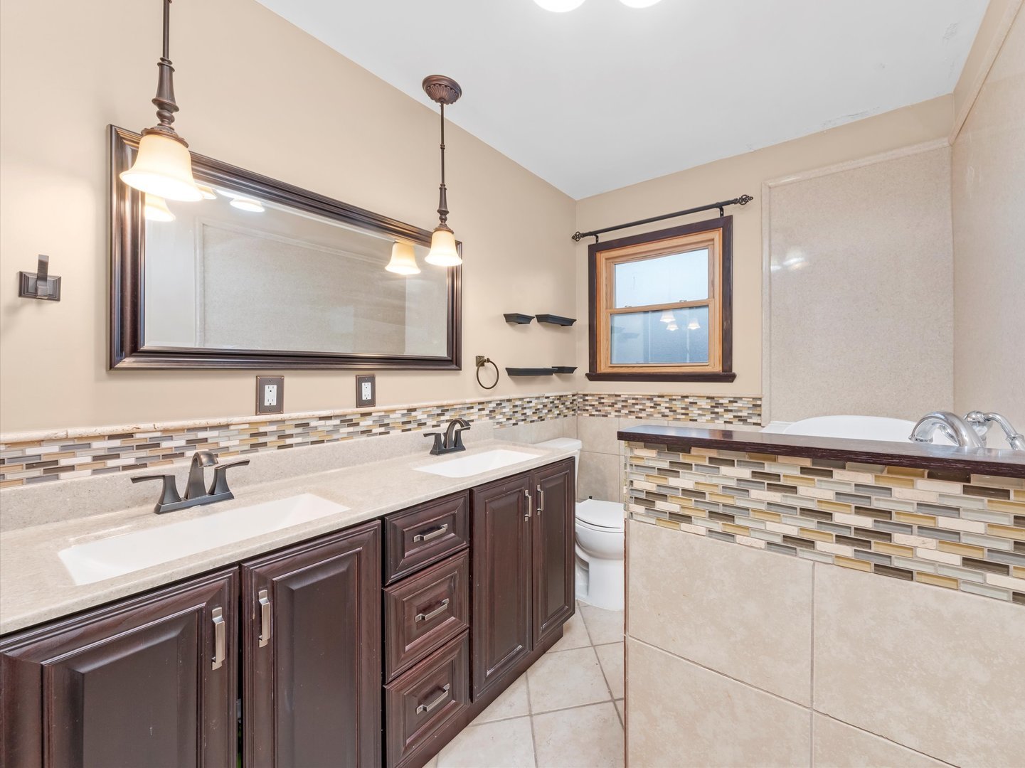 5737 150th Place Property Photo 12