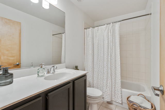 1500 W Monroe Street 208 Property Photo 5