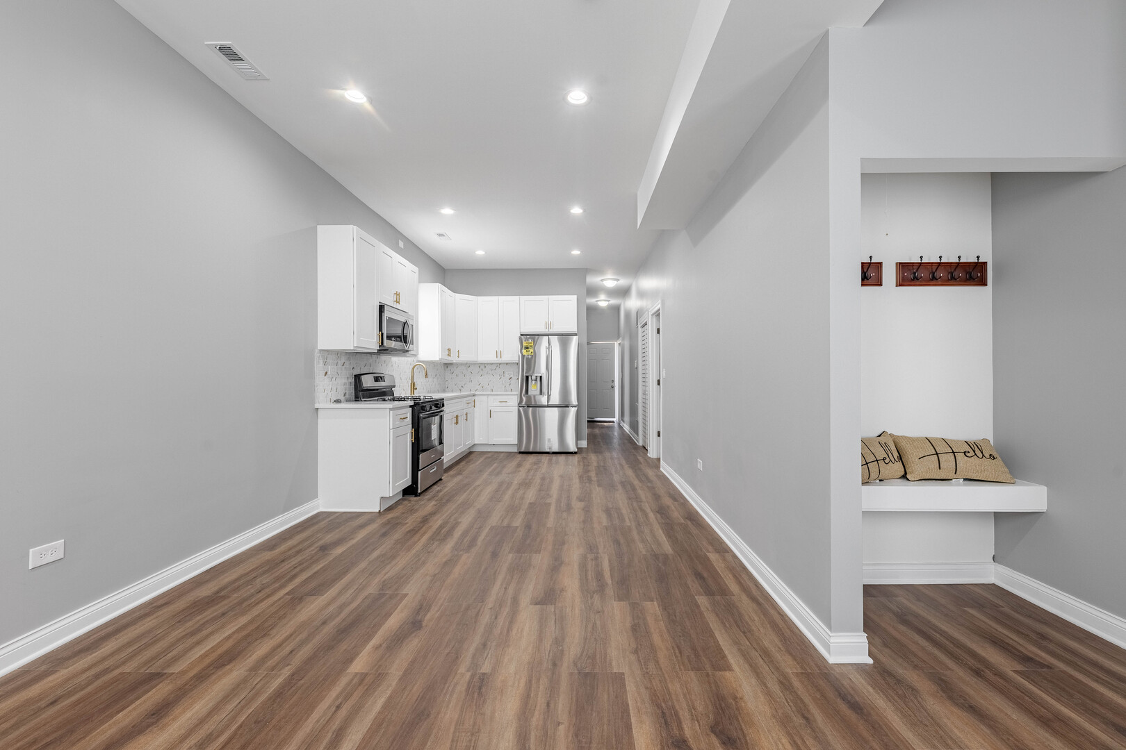 1934 S Hamlin Avenue Property Photo 2