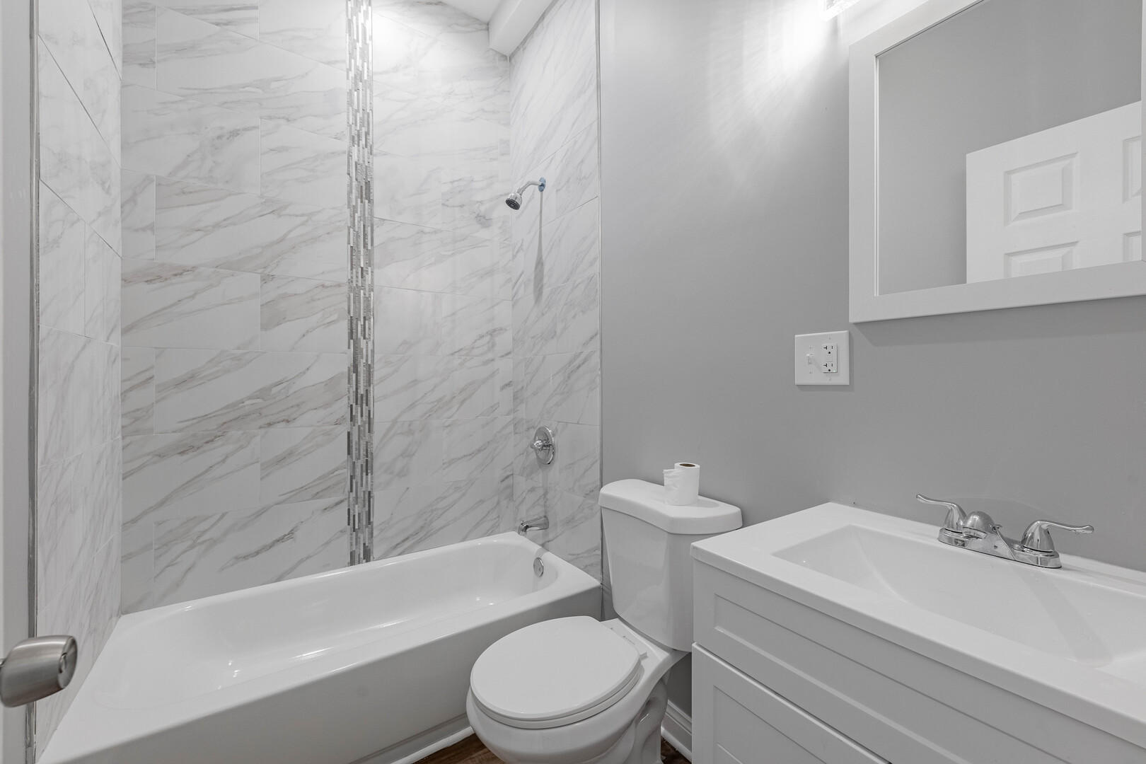 1934 S Hamlin Avenue Property Photo 4