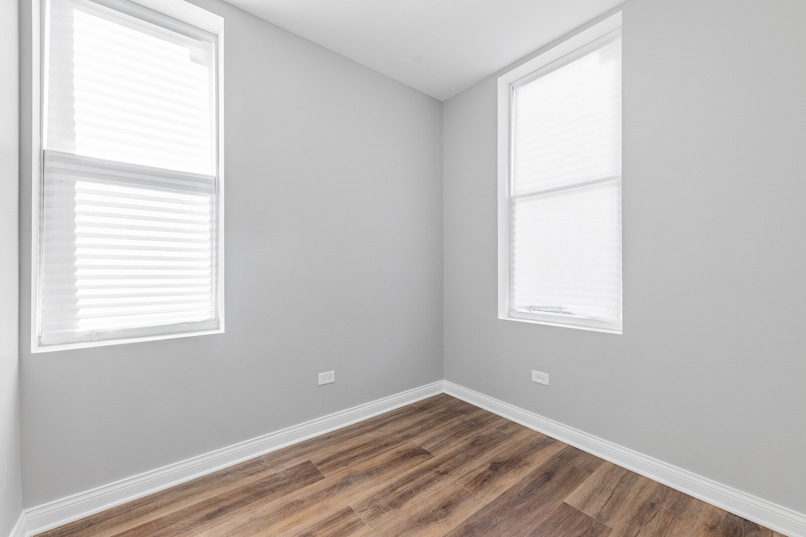 1934 S Hamlin Avenue Property Photo 5