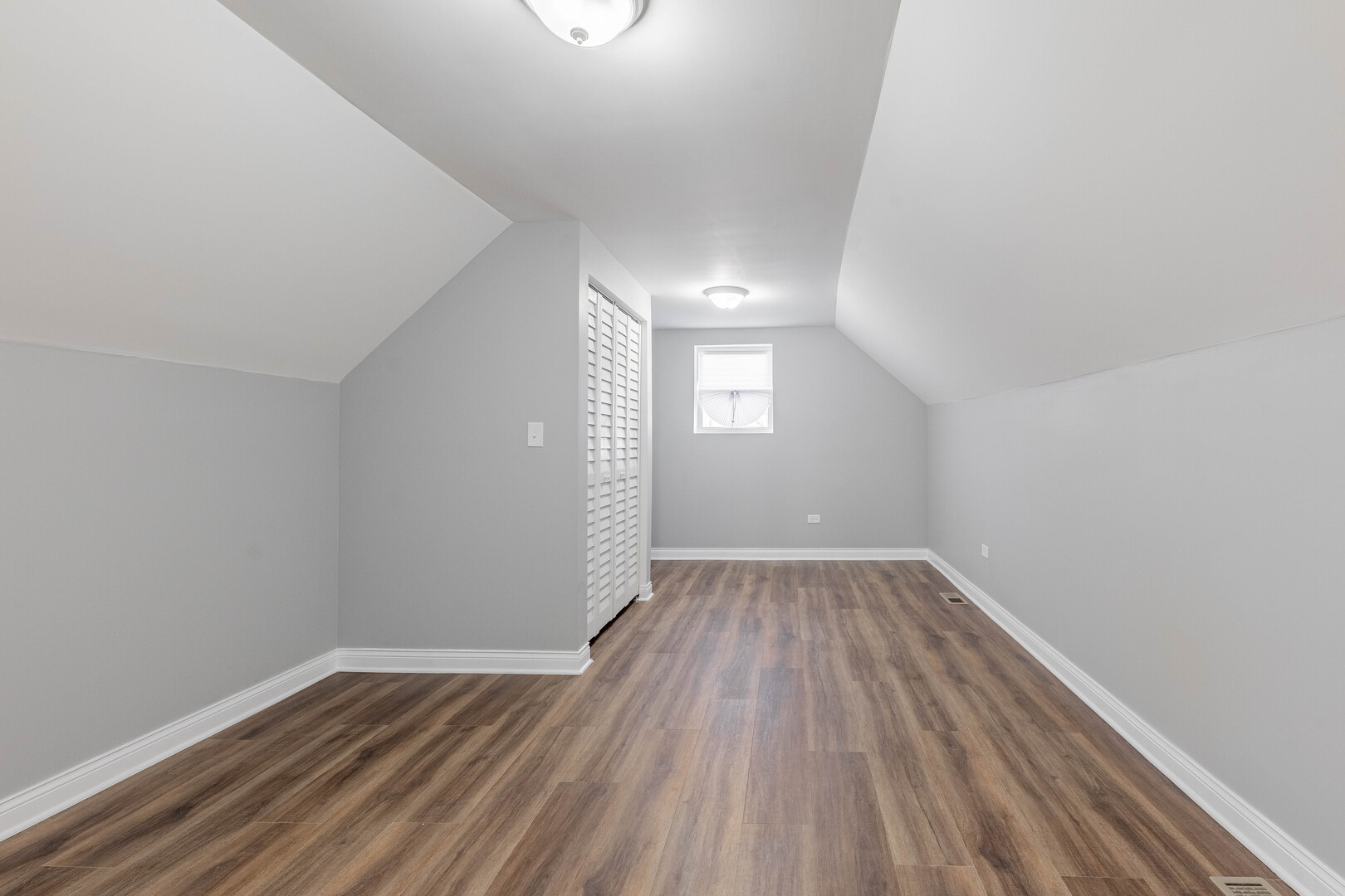1934 S Hamlin Avenue Property Photo 16
