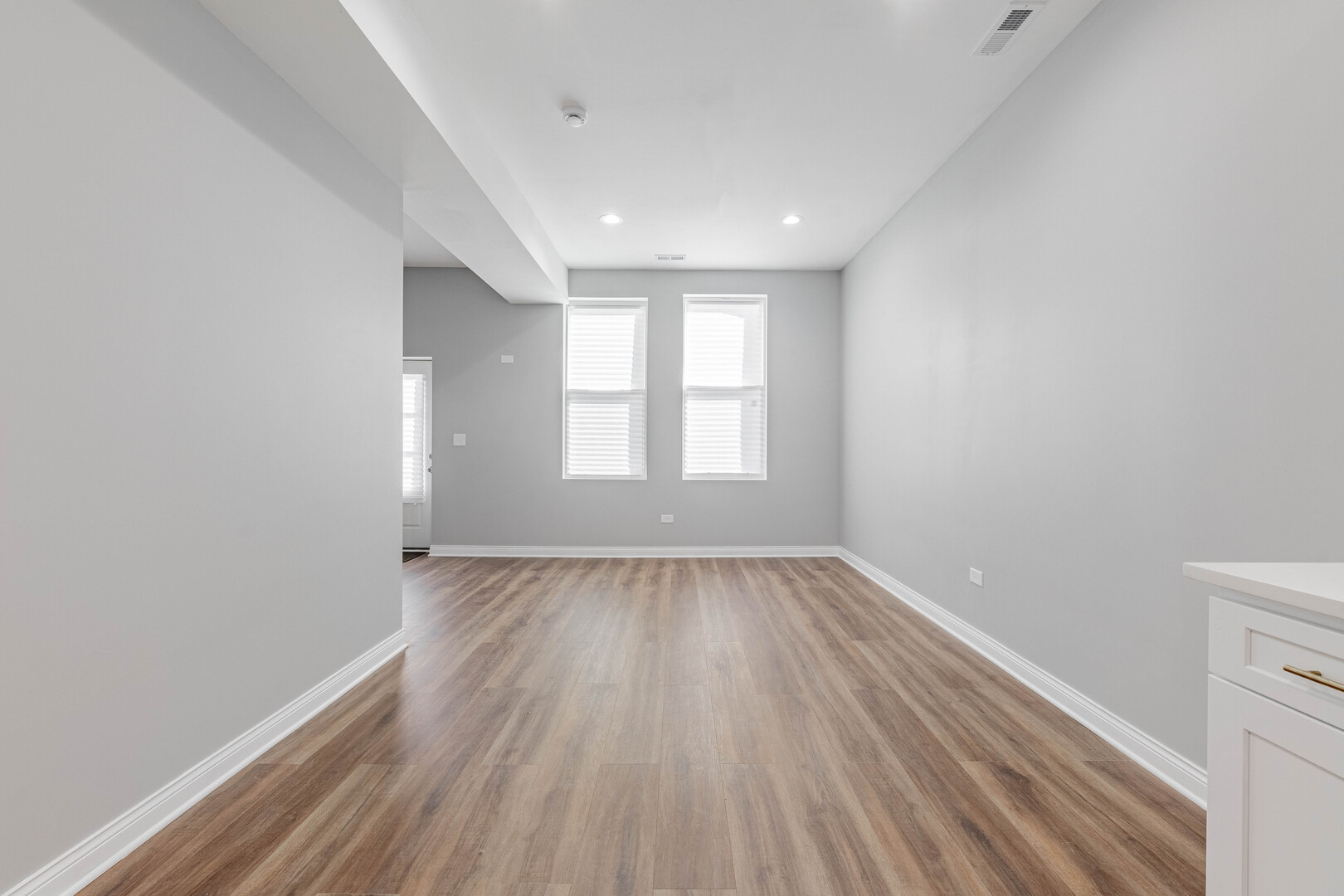1934 S Hamlin Avenue Property Photo 21