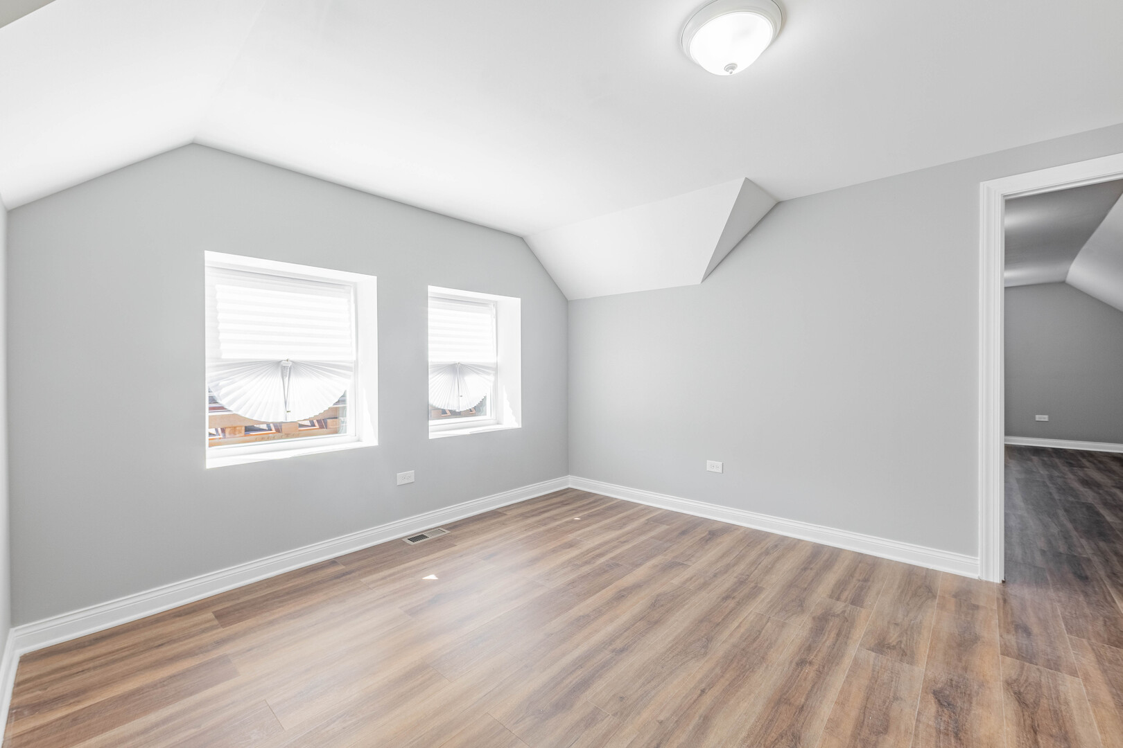 1934 S Hamlin Avenue Property Photo 23