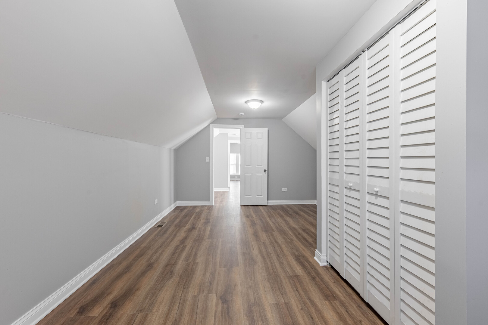 1934 S Hamlin Avenue Property Photo 24