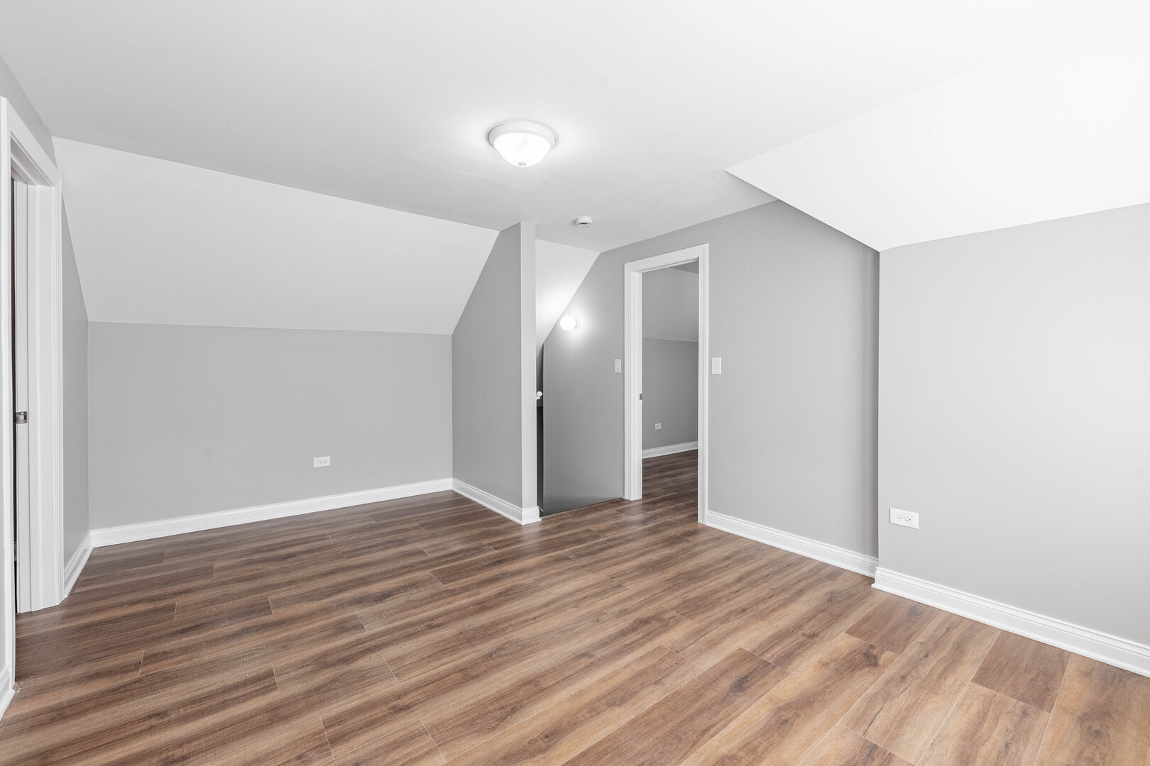 1934 S Hamlin Avenue Property Photo 25