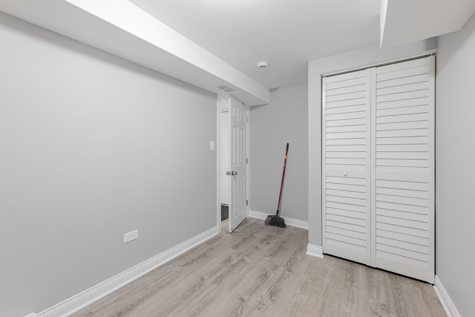 1934 S Hamlin Avenue Property Photo 31