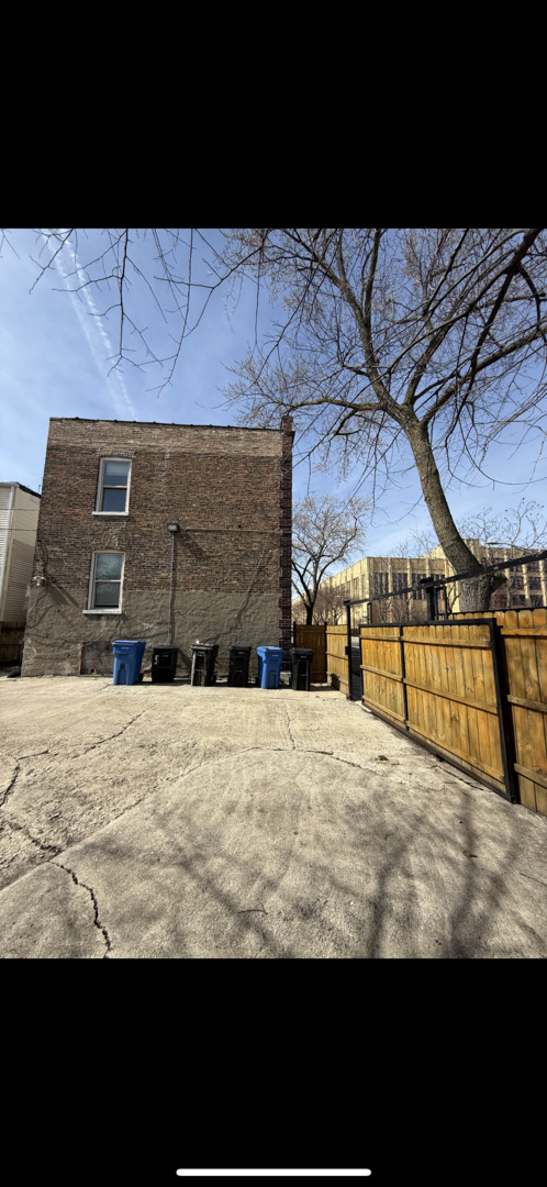 5423 W West End Avenue Property Photo 3