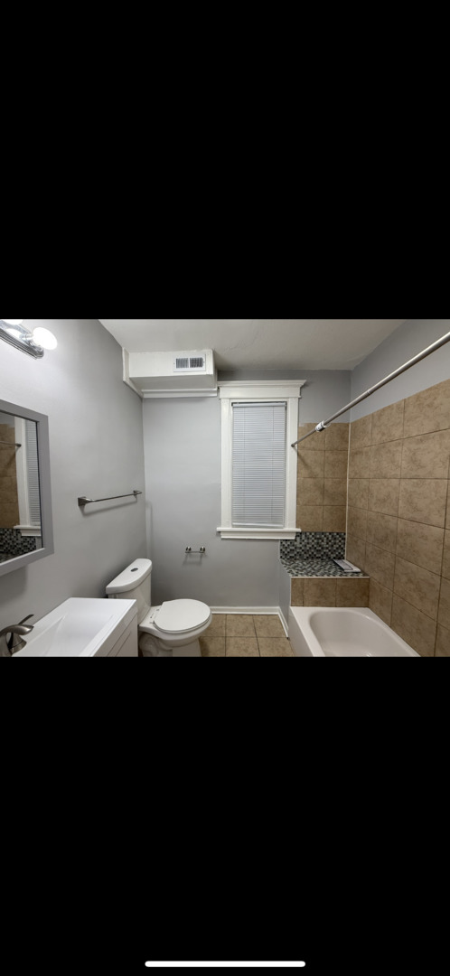 5423 W West End Avenue Property Photo 7