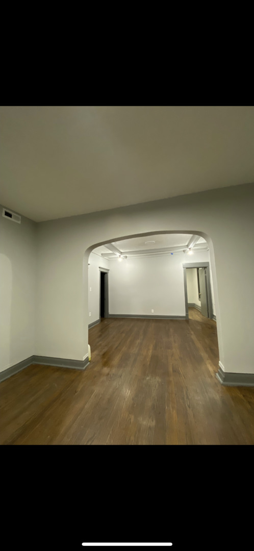 5423 W West End Avenue Property Photo 8