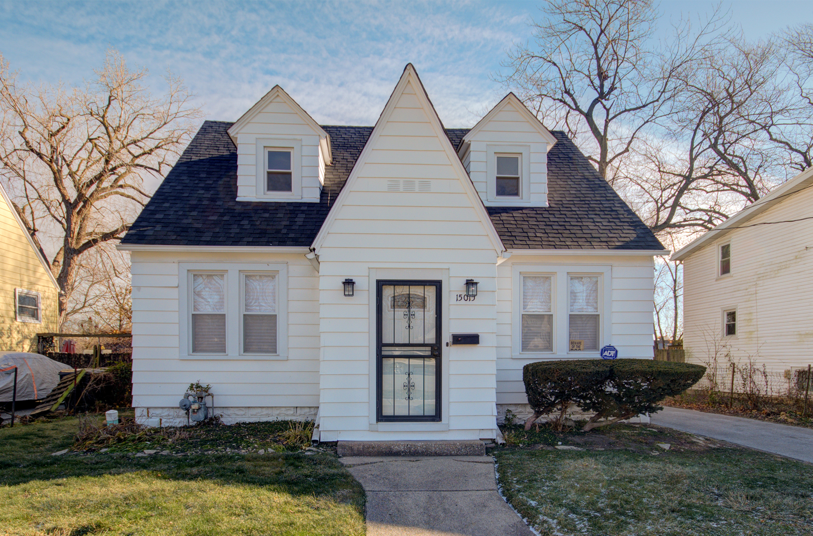 15015 Riverside Drive Property Photo
