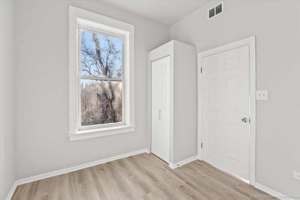 6436 S Peoria Street Property Photo 7