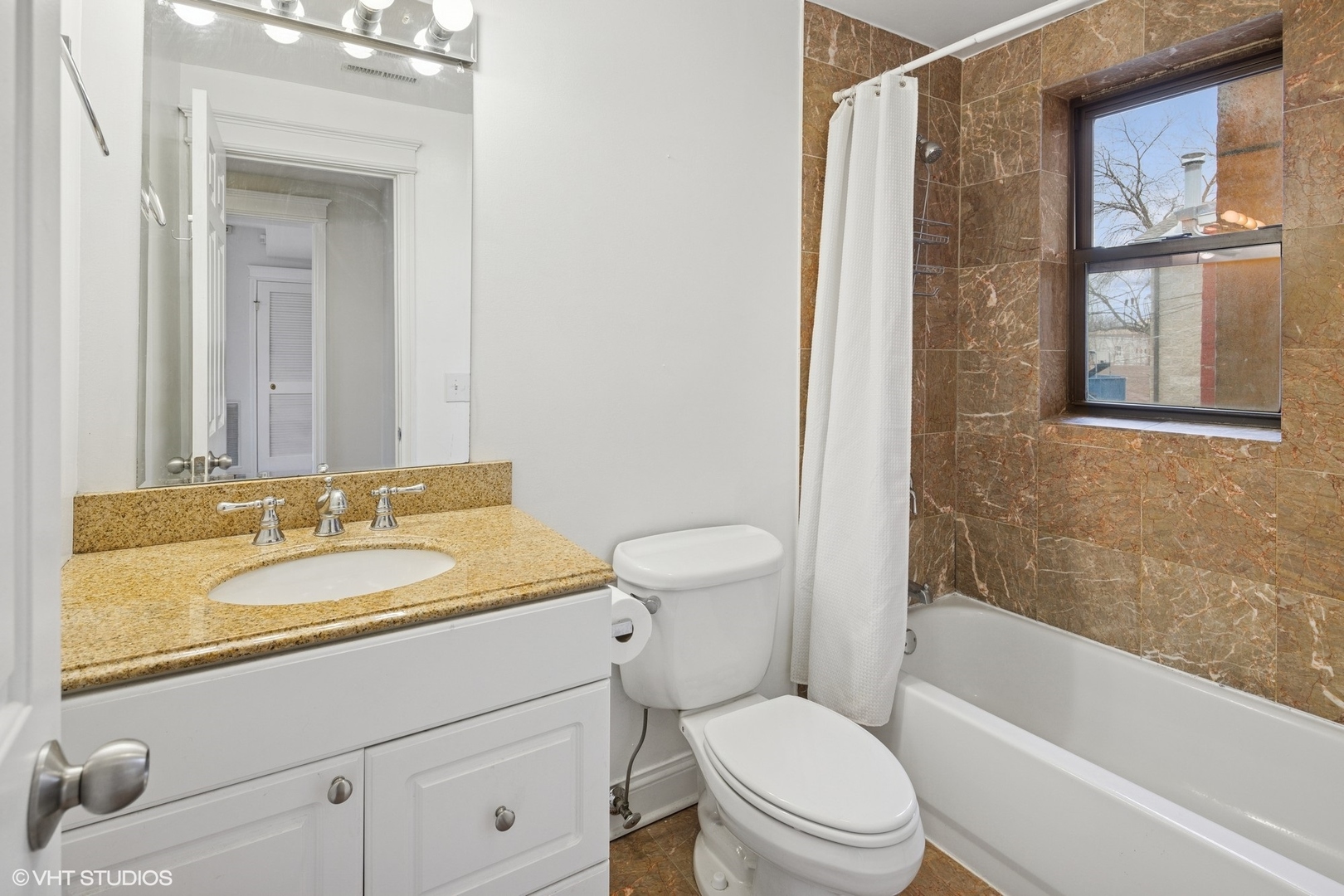 2721 W Wellington Avenue 2 Property Photo 10