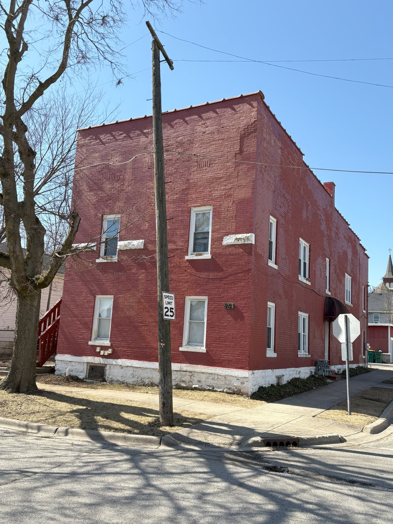 841 N Hickory Street Property Photo 2