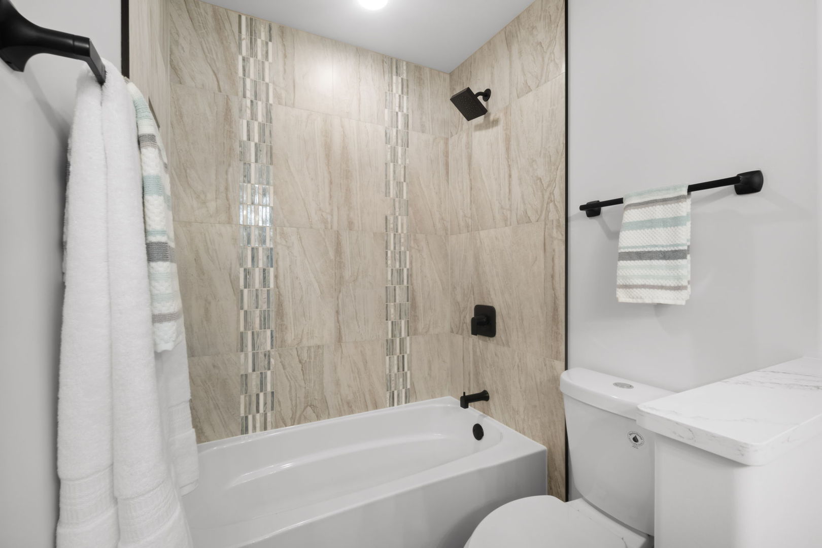 6530 S Champlain Avenue Property Photo 24