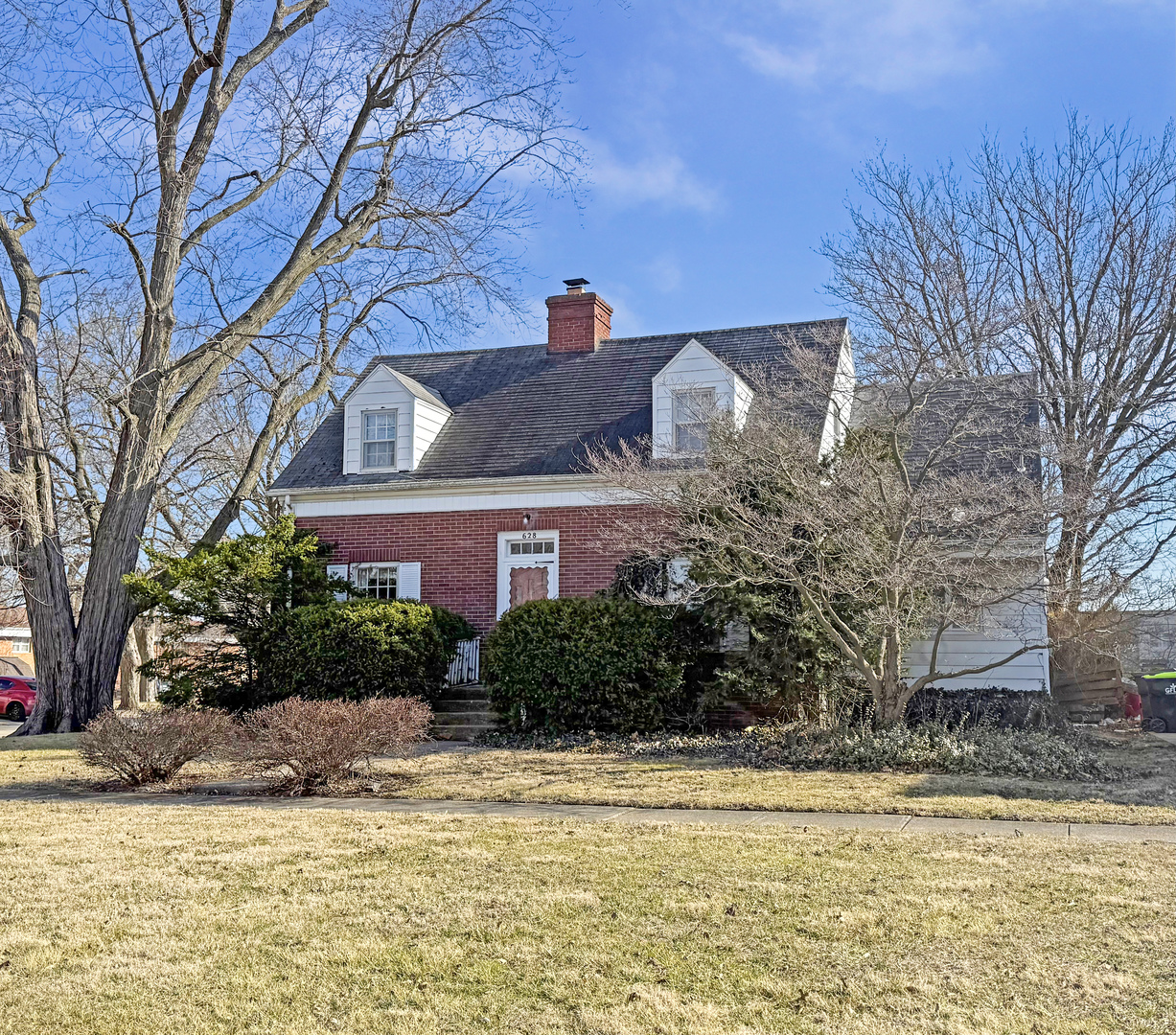 628 E Sangamon Avenue Property Photo